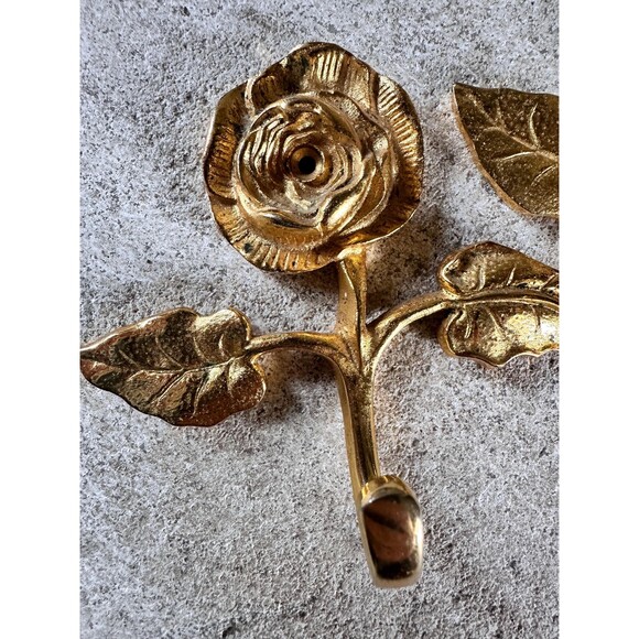 Pair of small vintage Italian brass rose coat hooks- shabby chick floral - 3.5’’ - Picture 2 of 3